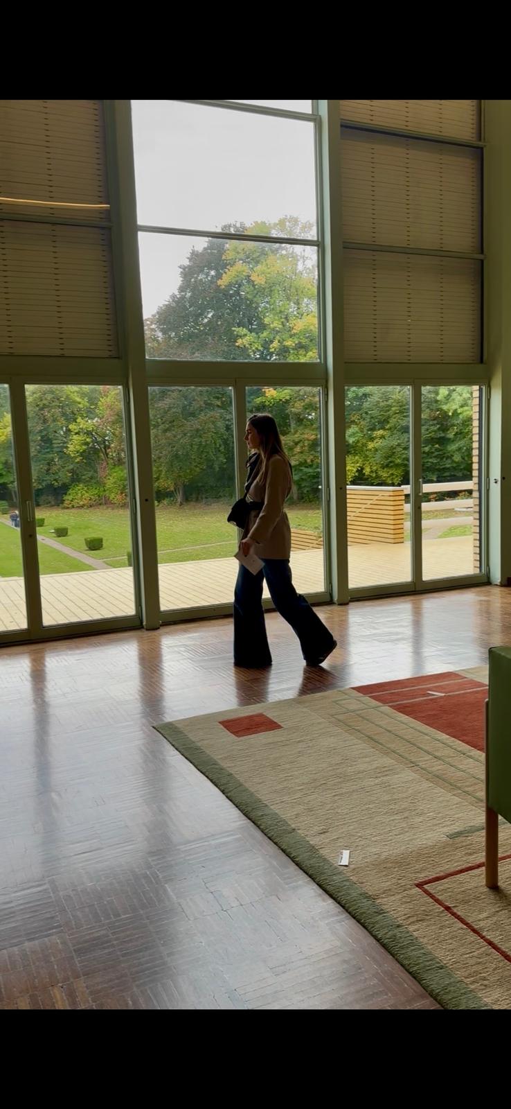 Victoire, architecte d'intérieur et fondatrice de Studio VH, sur un chantier